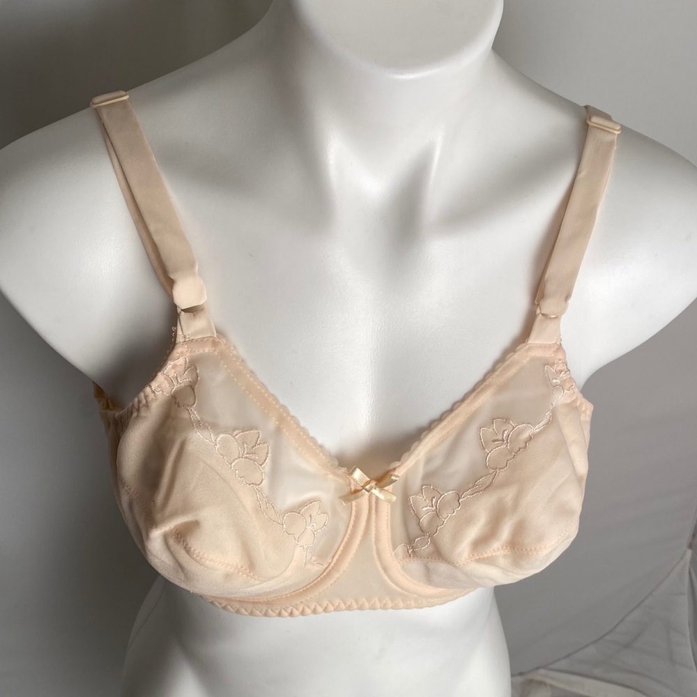 Bali 34C nude bra